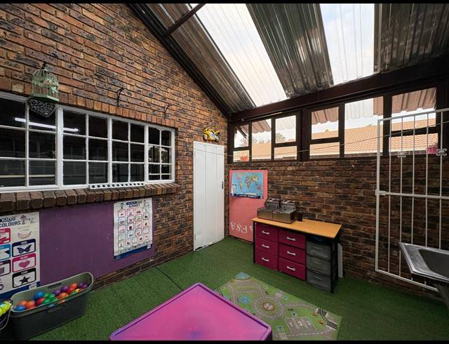 2 BEDROOM TOWNHOUSE FOR SALE IN ARCON PARK